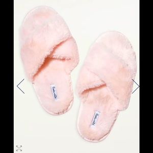Solendid Faux Fur Crisscross Slippers
